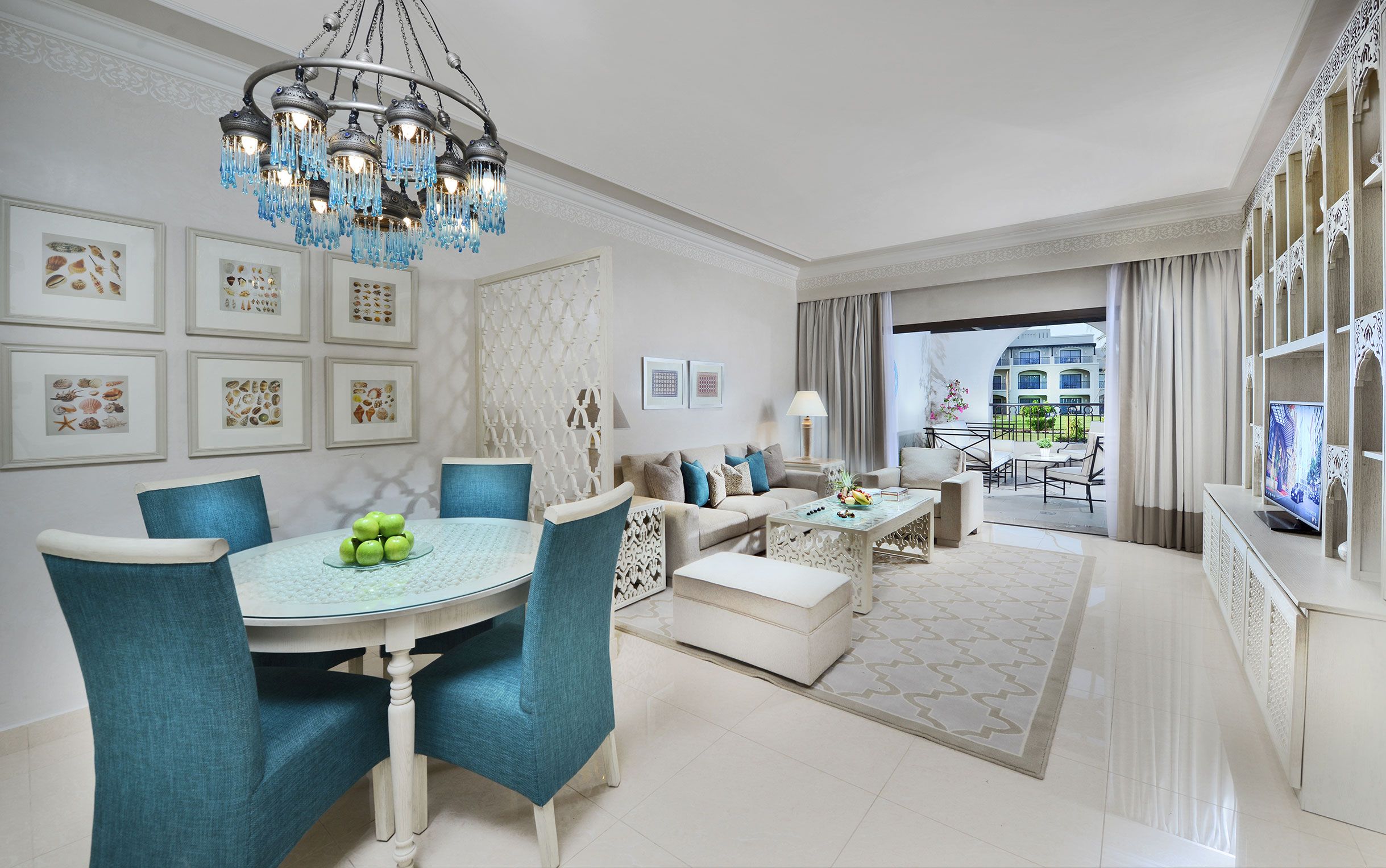 C4 572 SHR Alcazar Junior Suite Living Area 261217