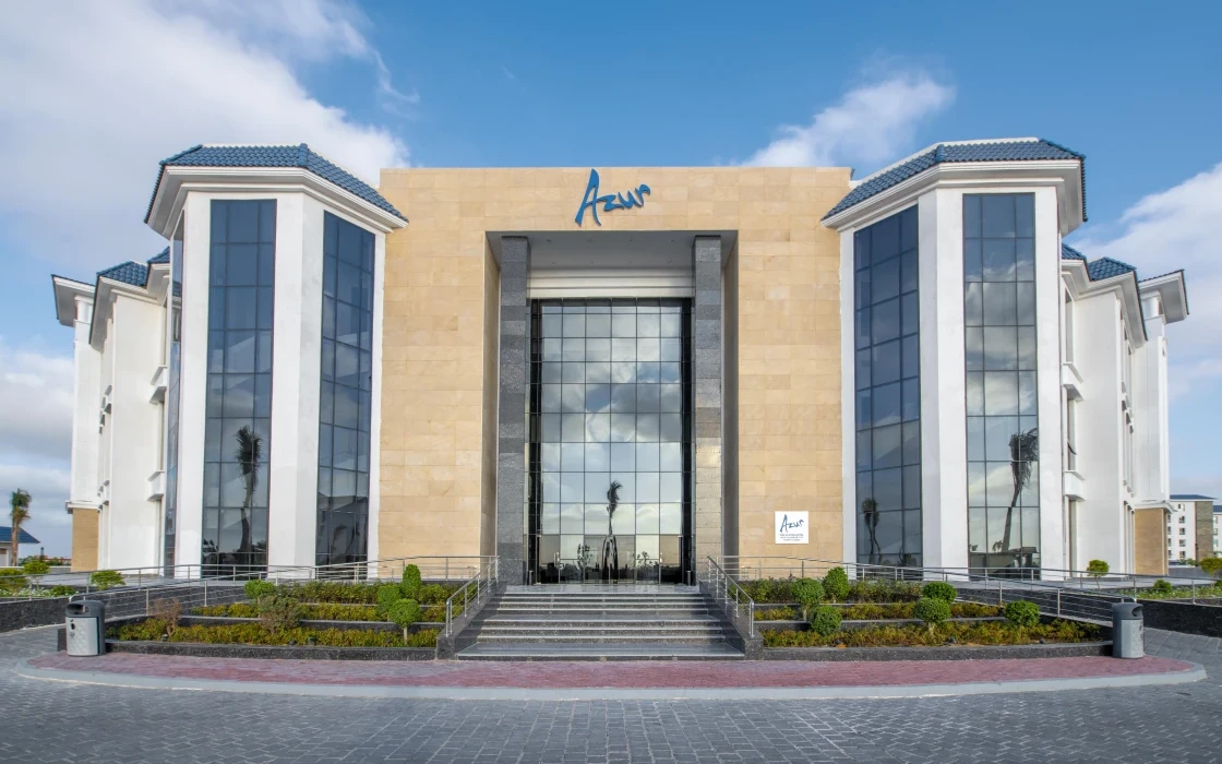 azur hotel north coast facade 585x383.jpg 2