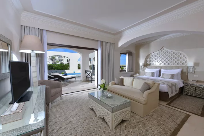 controlcenter p1.synxis.com hotel 50280 images room 572 shr alcazar junior suite master bedroom 261217